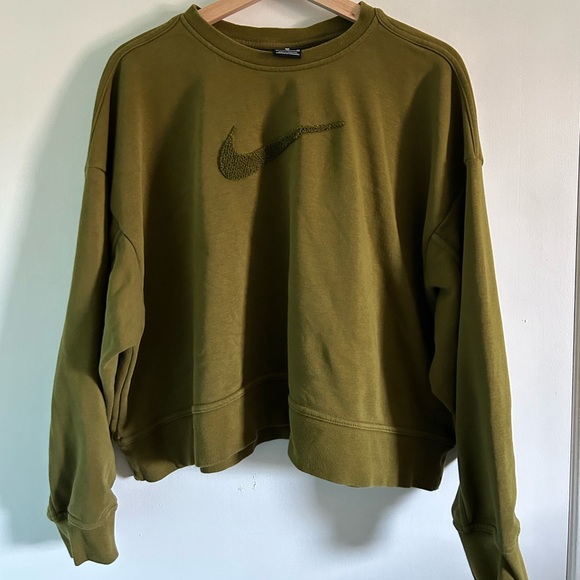 Nike Tops - Like new cropped Nike women’s sweatshirt